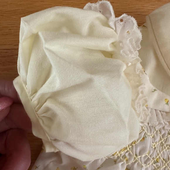 Polly Flinders Hand Smocked Yellow and White Baby Dress Size 0-6 Months - Picture 5 of 14